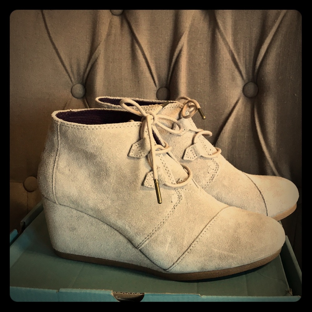 Women’s Toms Suede Boots, Taupe, Size 9, NWB